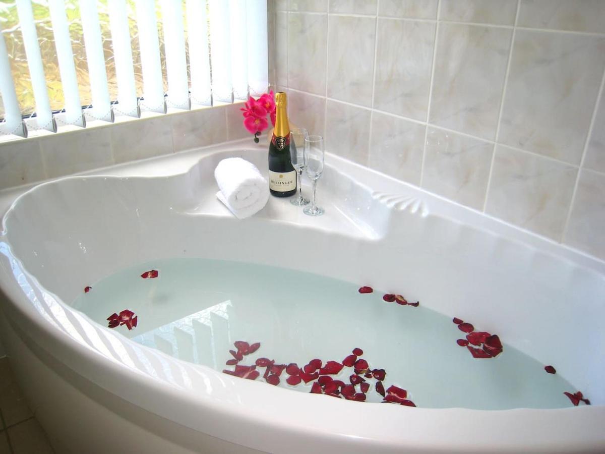 Arden Hill Farmhouse - Hot Tub, Snooker Table, Sleeps 16 Στράτφορντ απόν Έιβον Εξωτερικό φωτογραφία